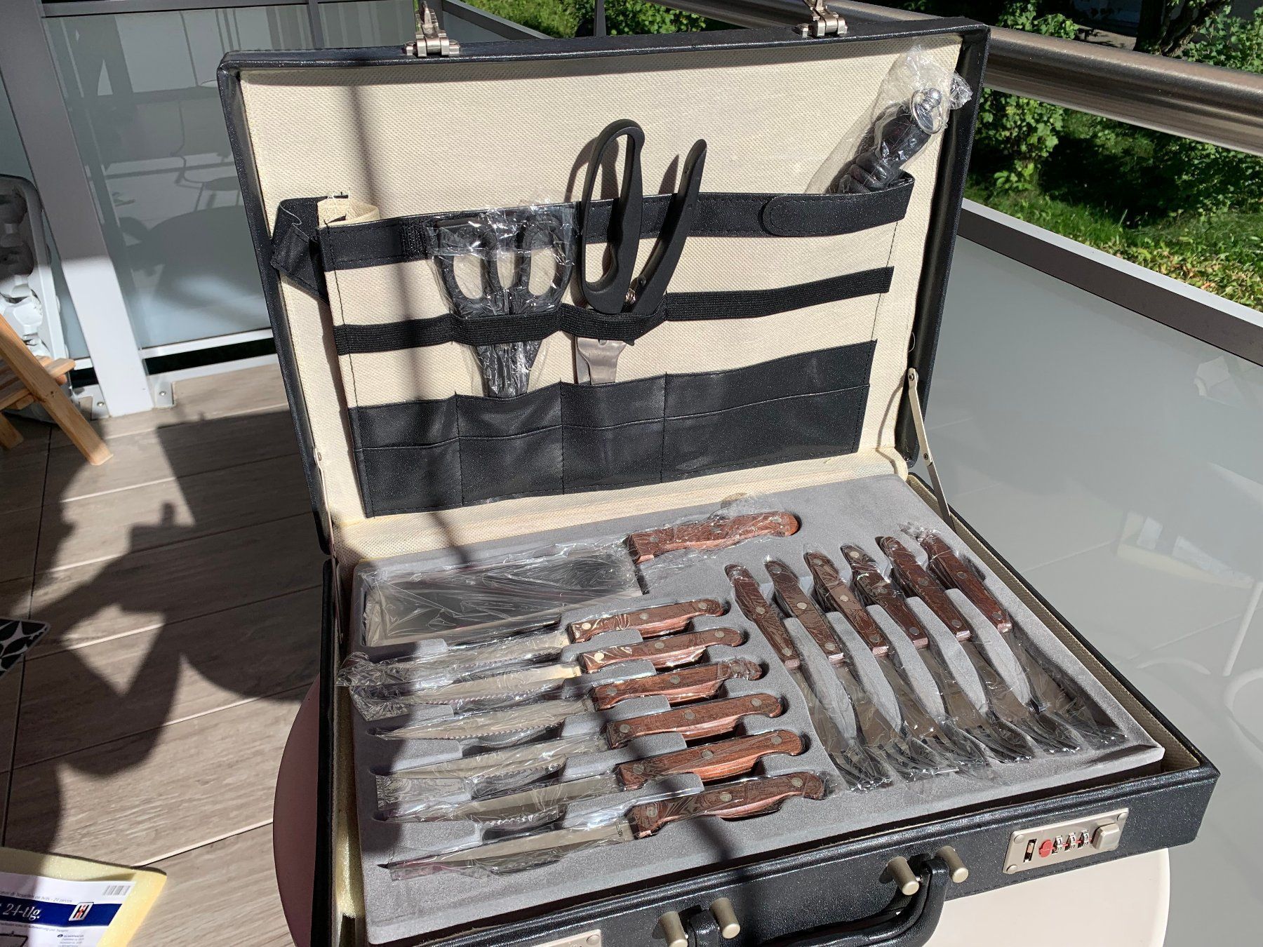 Set di posate: Grill-Ess-Besteck 24 - teiliges Set – Nuovo e nell'imballaggio originale da St. Gallen venduto da Adwen