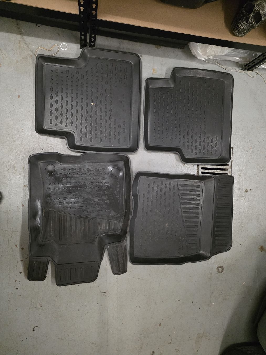 Ford Tappeti & Tappetini: Tapis de sol auto en caoutchouc Ford Kuga – Usato da LE SENTIER venduto da mini-moi
