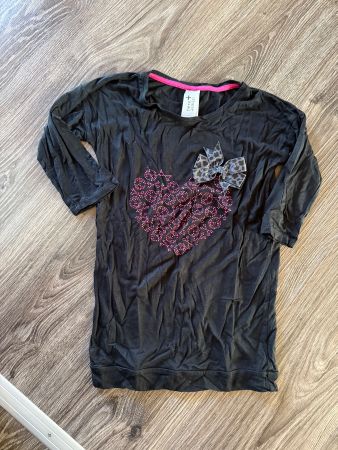 Très beau T shirt long 134-140