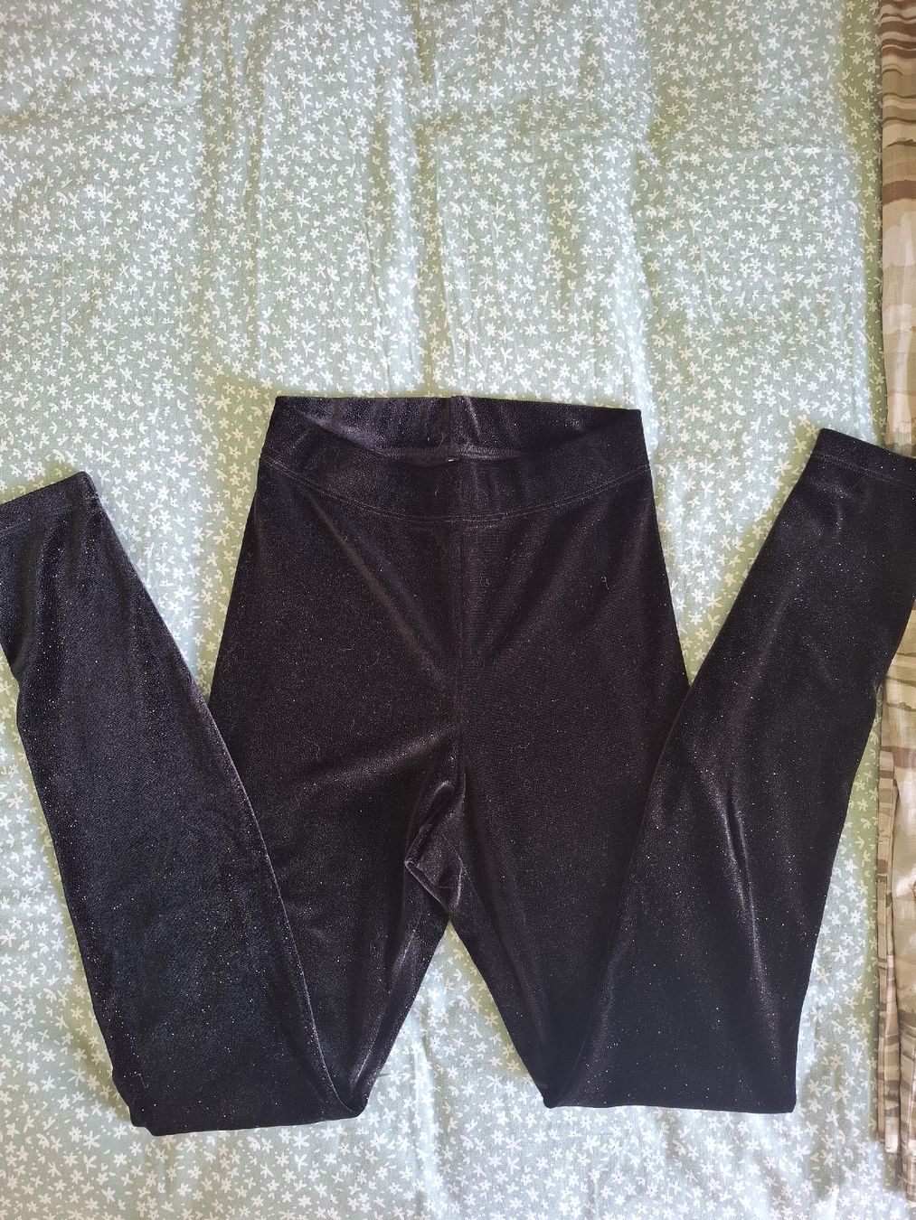 Calzedonia Leggings: Leggings en velours pailleté – Nuovo (secondo la descrizione) da La Tour-de-Peilz venduto da Marin_nette