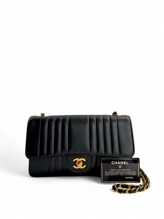 CHANEL Black Quilt Lambskin Classic Medium Sac Tasche