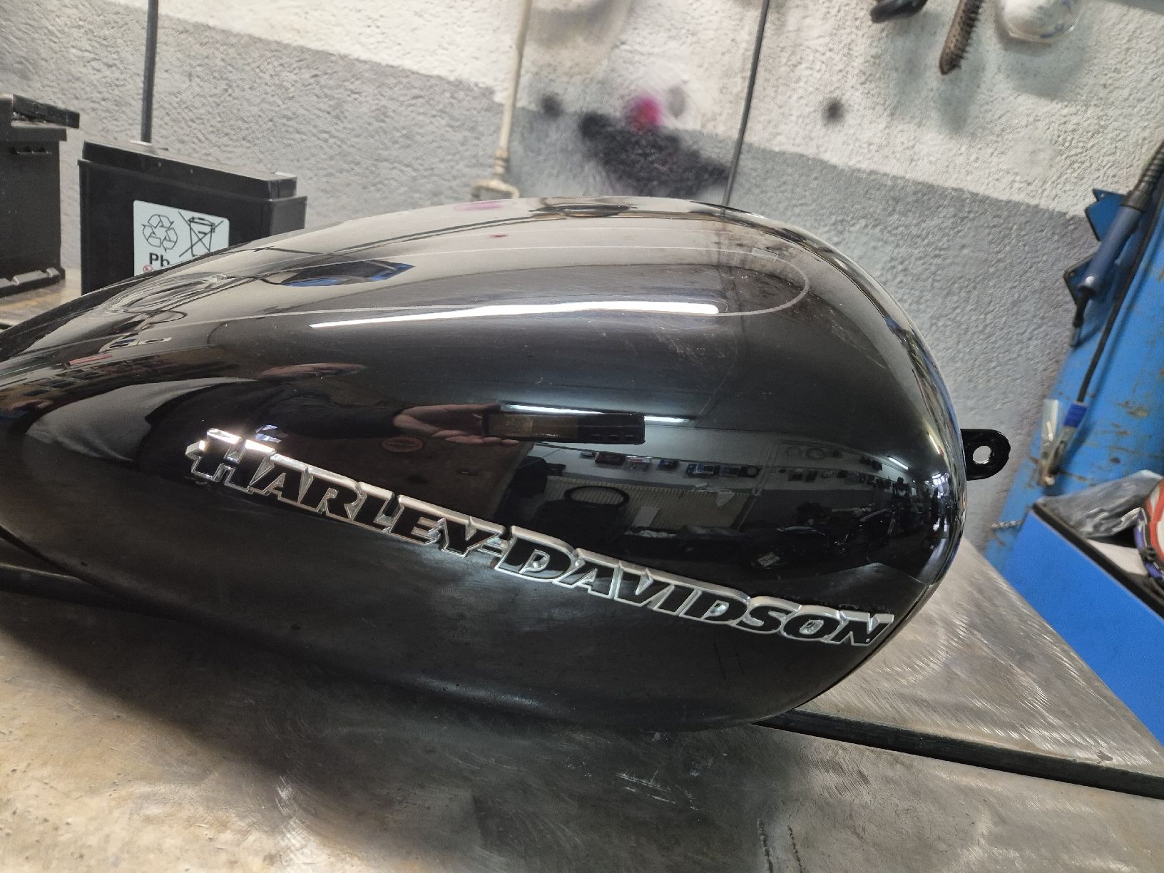 Harley-Davidson Tutti i ricambio per moto: Réservoir Harley-Davidson Sportster – Difettoso da Le Locle venduto da CHEGUA 3