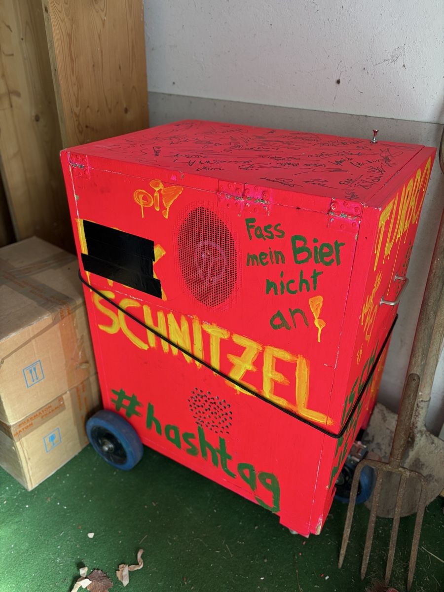 Eléments de bureau: Fasnachts Wägeli mit Auto-Soundsystem – D'occasion à Solothurn par doitlikeidoit