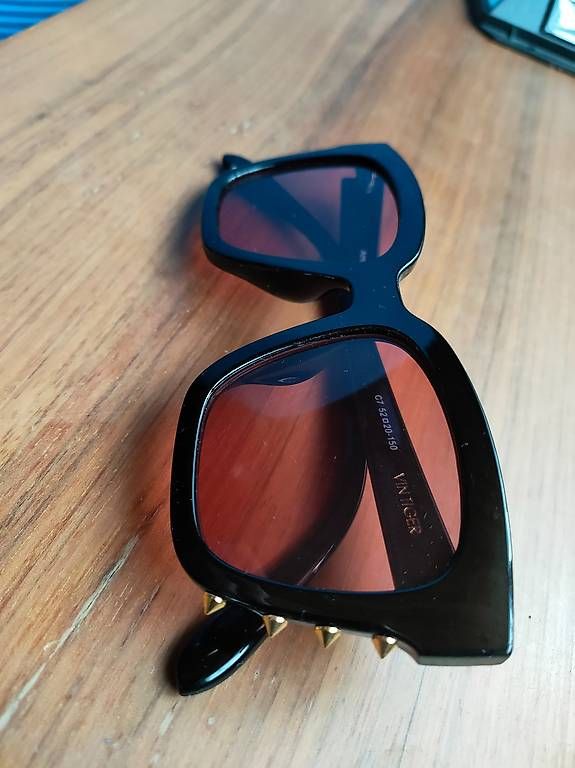 Occhiali & Lenti: Neue moderne Sonnenbrille  – Usato da Schlattingen venduto da armeFrau 2