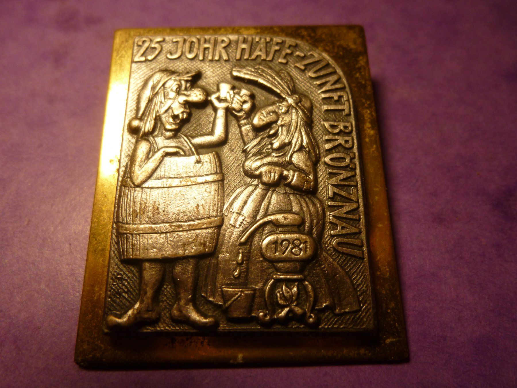 Plaketten & Abzeichen: BRÖNZNAU 1981 GOLD – Gebraucht aus Ried (Muotathal) von Mandarin02