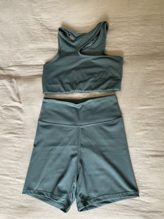 2 sets 1 price: H&M and Hey Becca, sizes xs-s