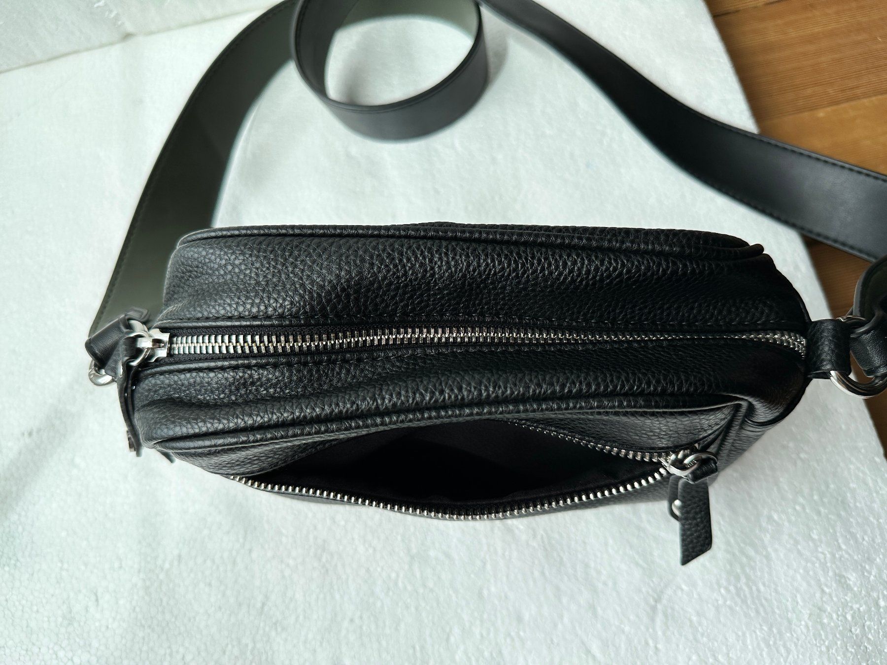 Superdry Borse: Tasche Superdry Kunstleder schwarz – Nuovo (secondo la descrizione) da Gümmenen venduto da FelizitasHermann 4