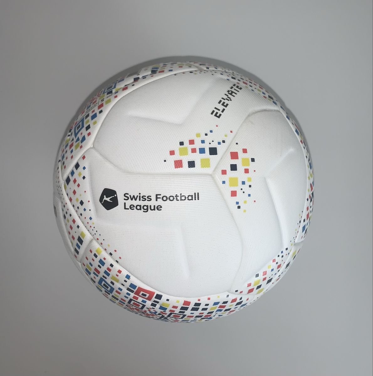 Palloni: Swiss Super League Official Match Ball - Macron Elevate – Usato da Corsier GE venduto da neiluj2003 1