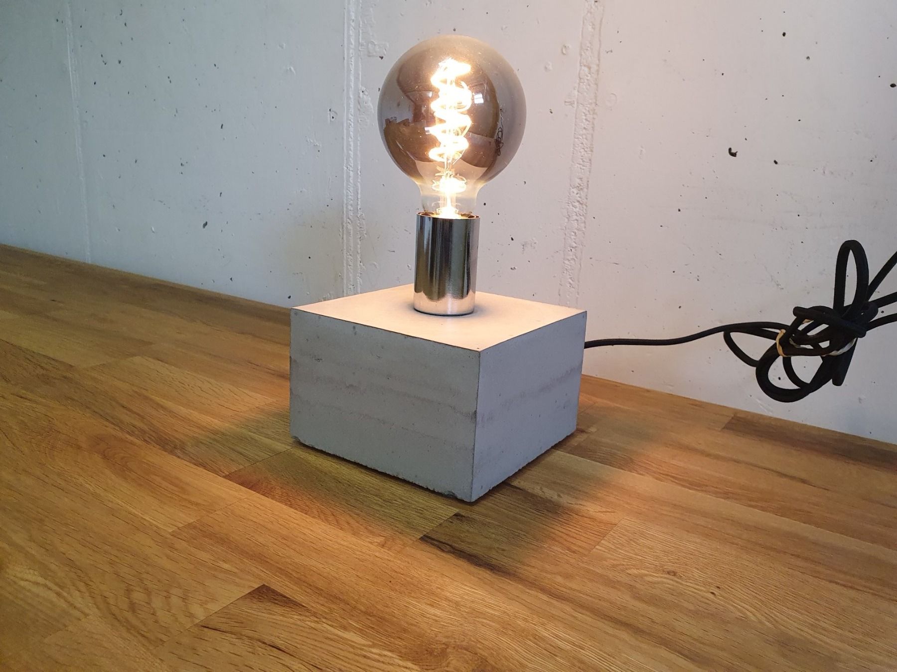 Comodini: Lampe aus Gusszement – Usato da Benken SG venduto da frische89 1