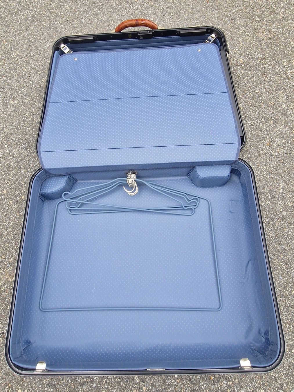 Delsey Valigie: Stabiler Delsey Rollkoffer 4 Rollen – Usato da Meilen venduto da Genswein 7