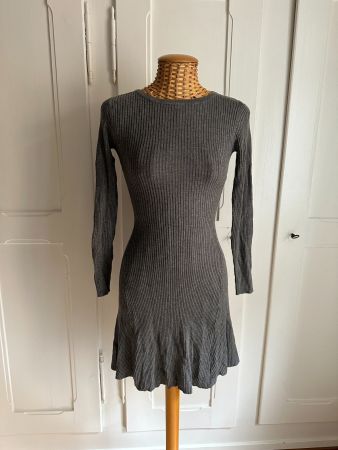 Kleidchen grau gerippt XS