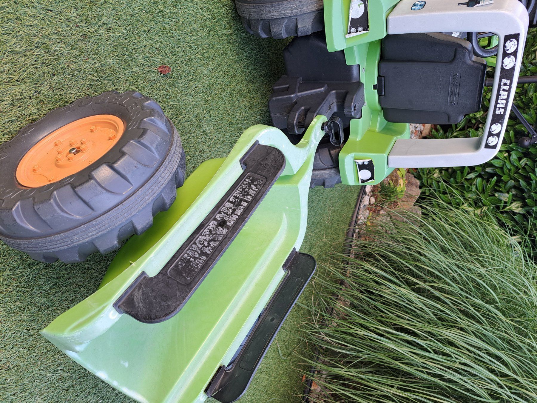 Véhicules pour enfants: CLAAS Kindertraktor mit Anhänger – D'occasion à Bünzen par nagyagi111mail 3