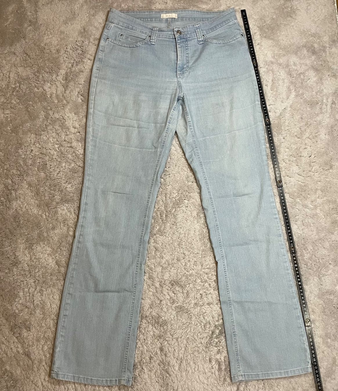 Jeans: MAC Damen Jeans Hellblau W33 Bootcut Strass Top Zustand – Usato da Bubikon venduto da SwissSecondLife
