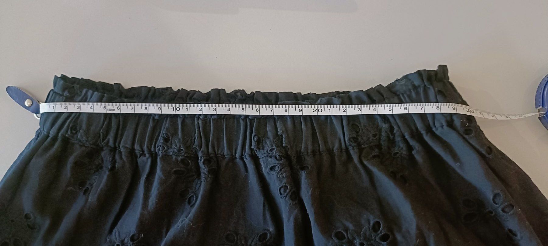 Röcke: Rock schwarz bestickt mit Spitze Grösse S – Gebraucht aus Zollikofen von Proseco 5
