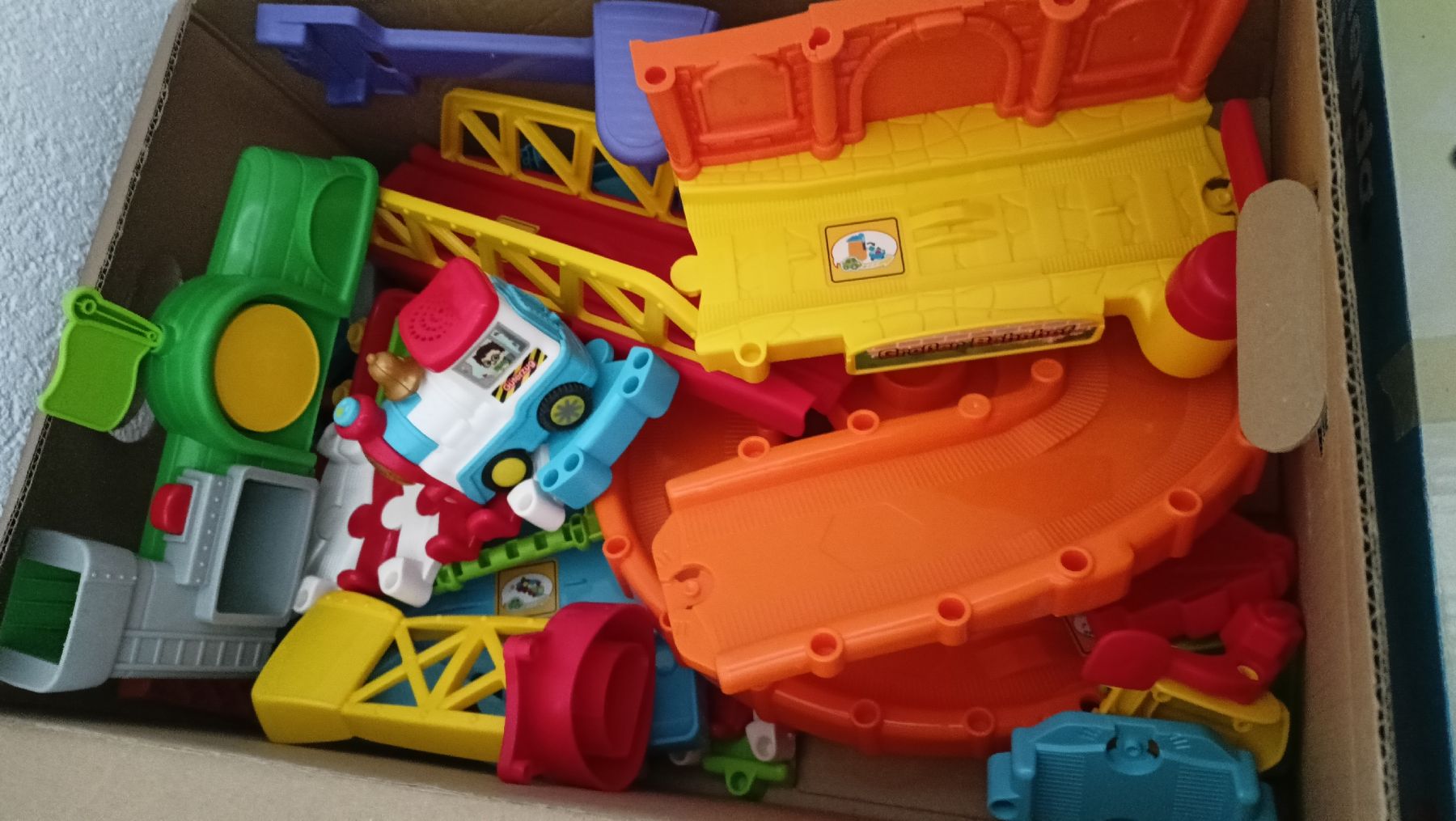 Vtech Spielzeuge: Eisenbahn mit Bahnhof – Gebraucht aus Rickenbach Sulz von motoquero75