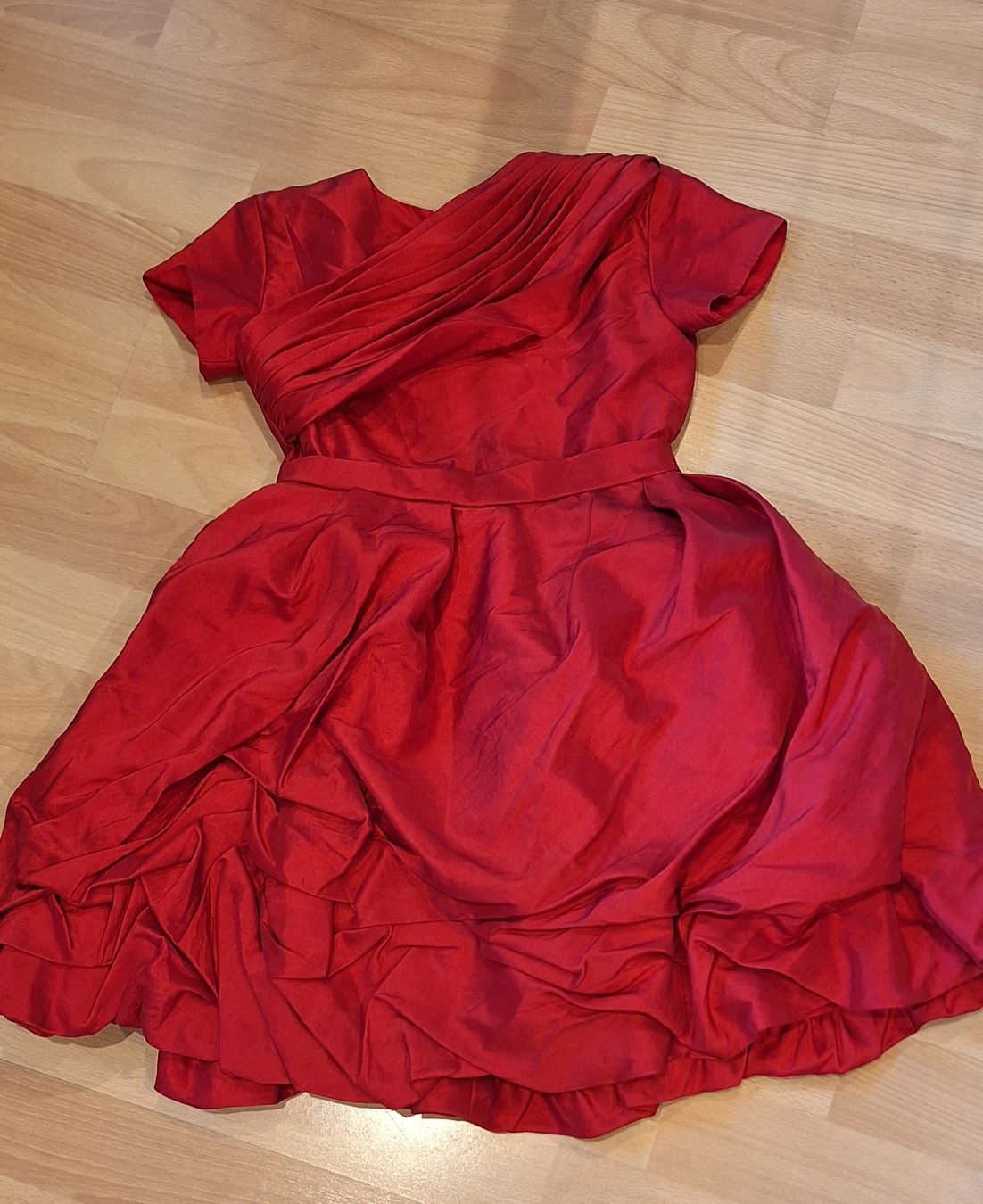 Kleider & Röcke: Rotes Festkleid  – Gebraucht aus Oberägeri von run_cj6q