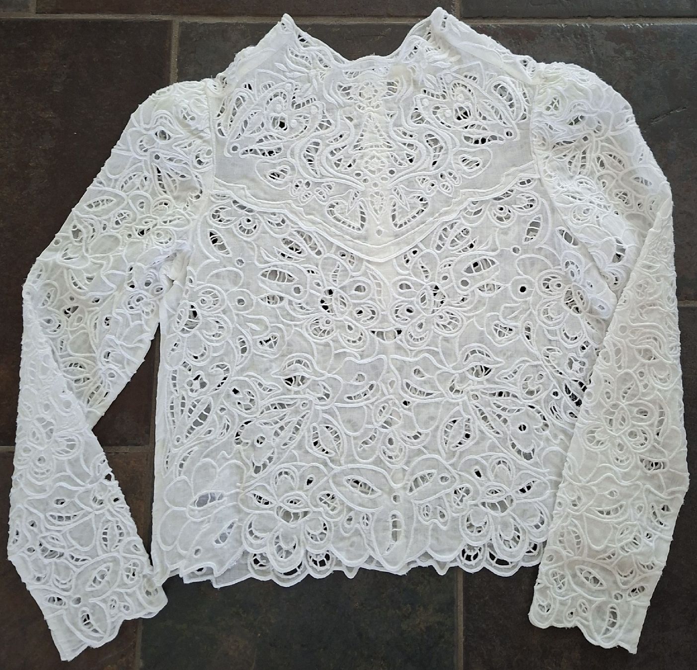 Isabel Marant Chemisiers: Blouse blanche en dentelle Isabel Marant,  taille M – D'occasion à Riaz par car_8smd 1