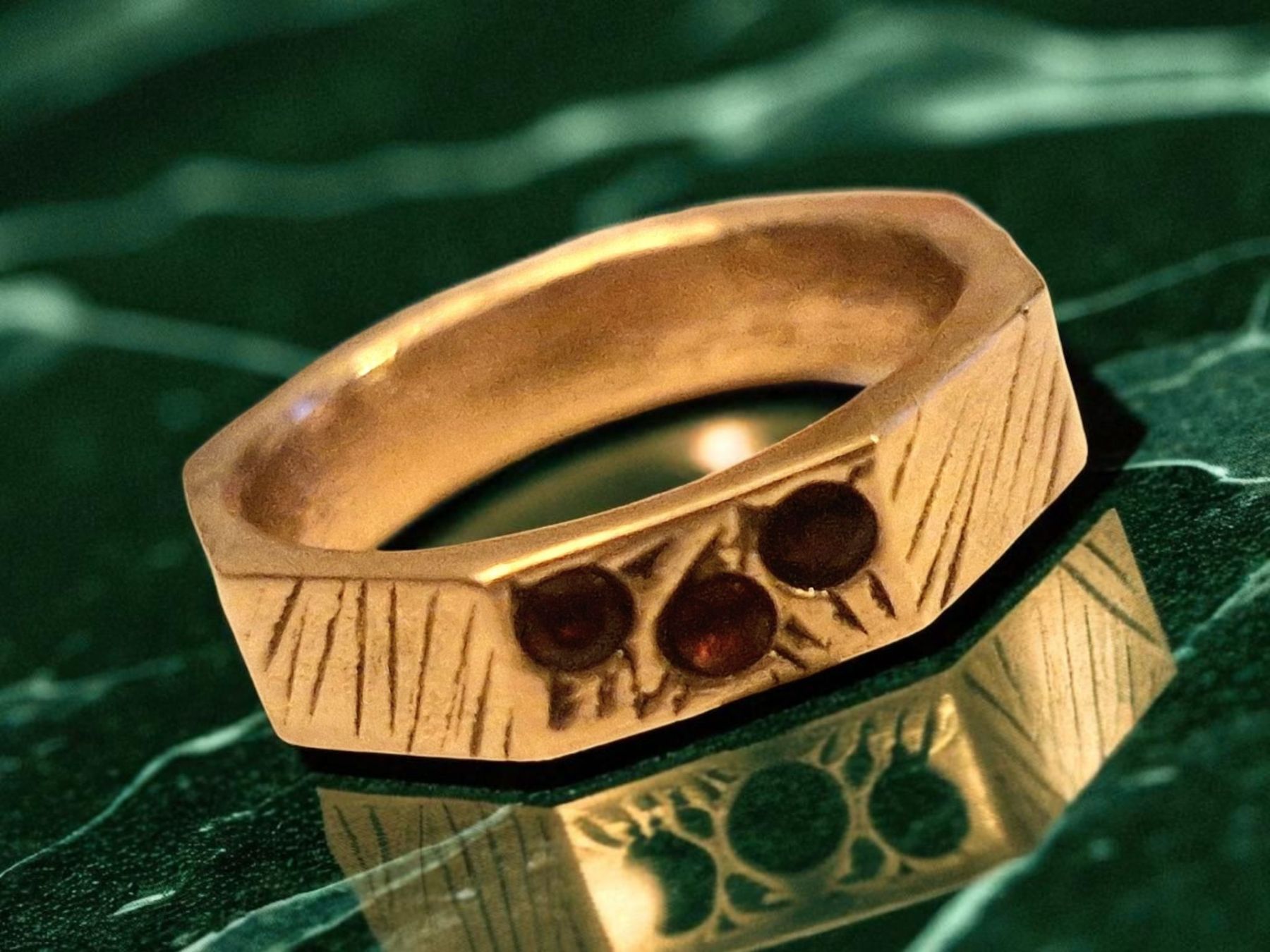 Anelli: Achteckiger Ring mit Granat, Grösse 51.7 – Nuovo e nell'imballaggio originale da Aarau venduto da Schmuckhoehle_MD 9