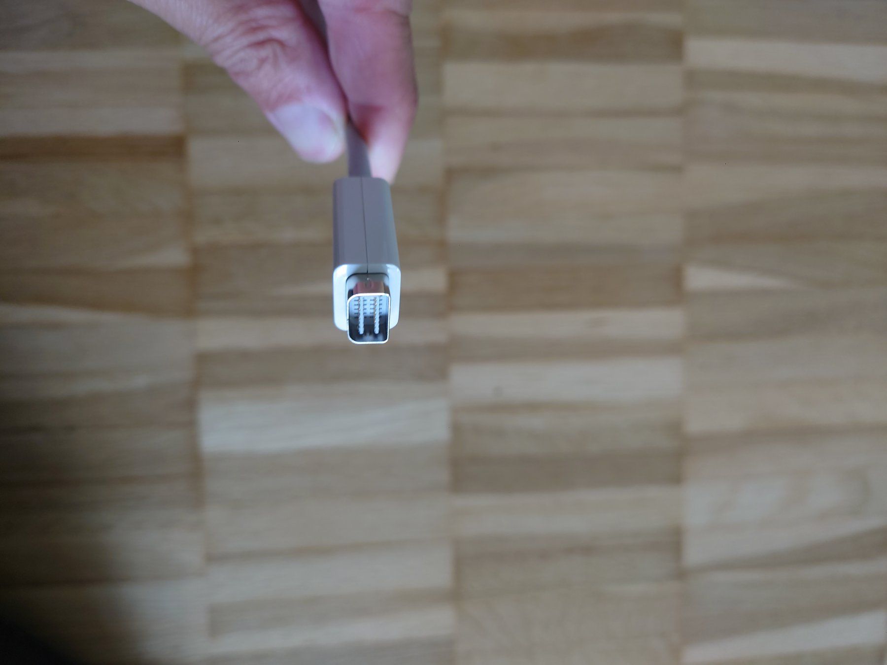 Apple Unità & Adattatore: Apple DisplayPort to VGA Adapter – Usato da Zürich venduto da Almohammed 1
