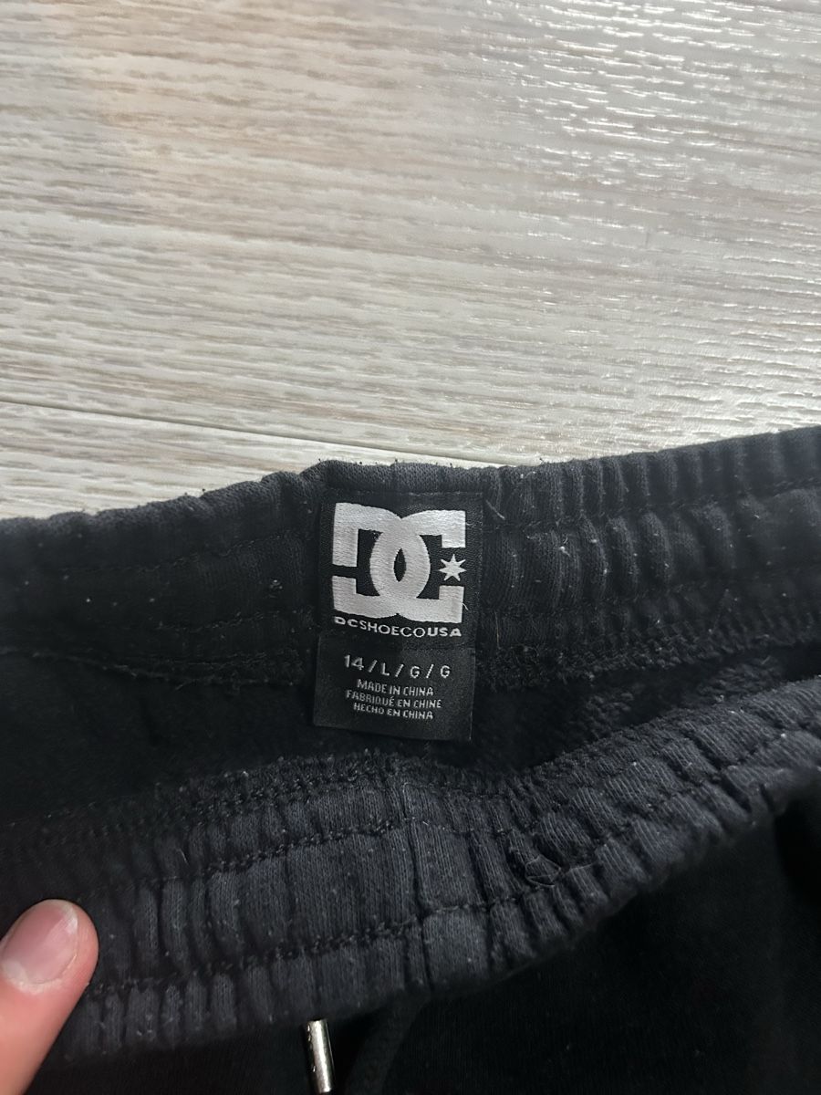 DC shoes Pantaloni: Short DC Shoes - 14 ans  – Usato da Reconvilier venduto da ako_6n9m 1