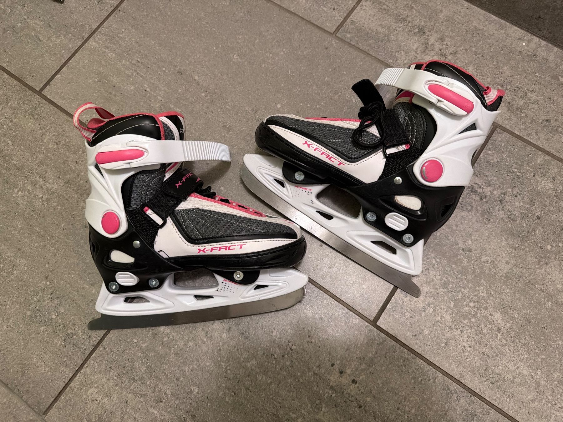Patins à glace: Schlittschuhe Mädchen – D'occasion à Frauenkappelen par 070179