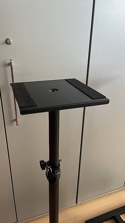 Fixations: Monitor/Boxen Ständer – D'occasion à Obernau par Elia.Schumacher 1