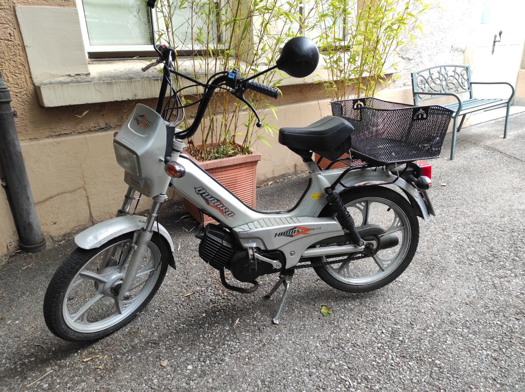 Mofas: Mofa tomos quadro e-start,mit Ausweis, fahrbar.. – Defekt aus Wädenswil von Patriots 2