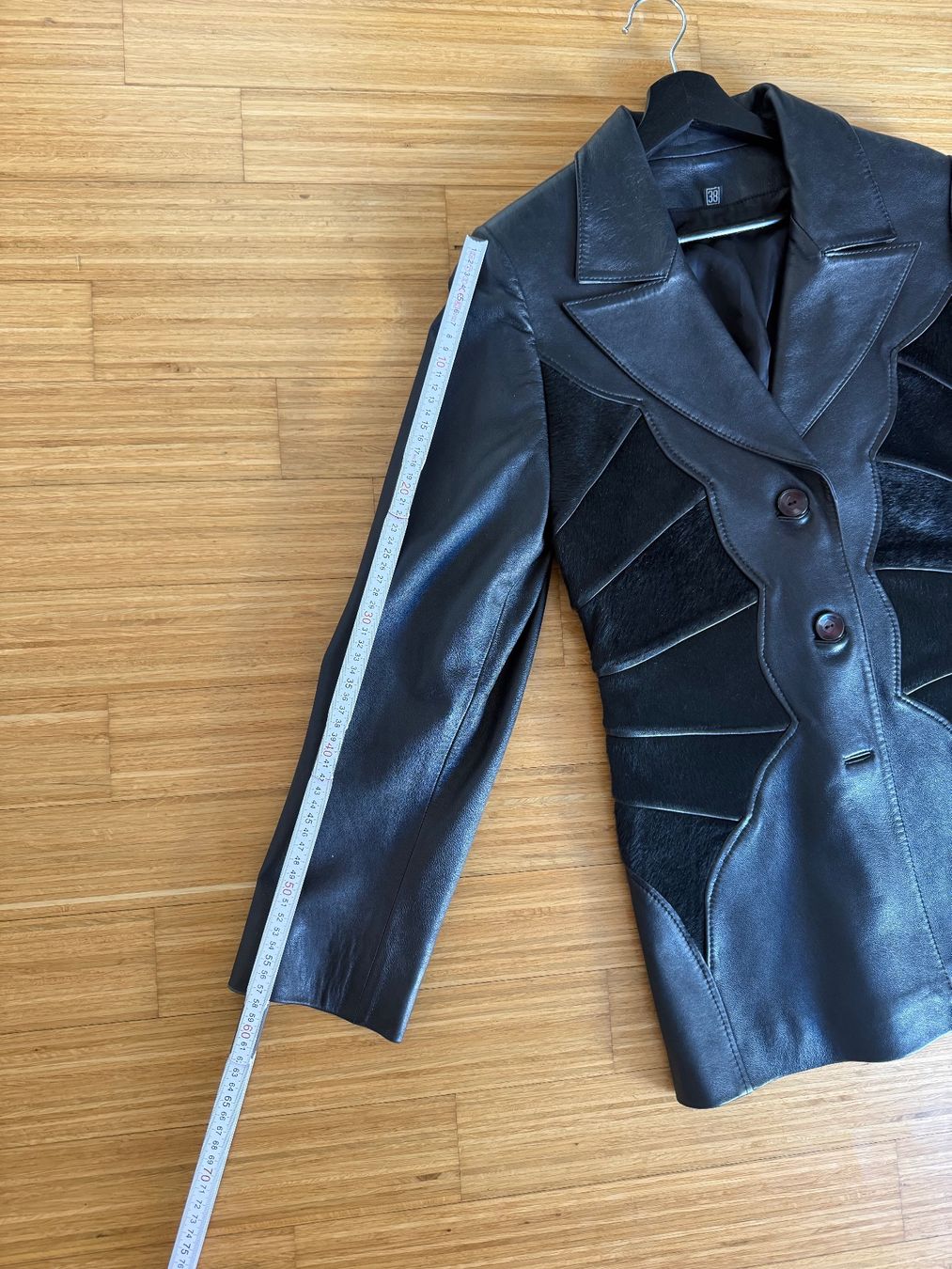 Jacken: Vintage Black Leather Jacket with Fury details – Gebraucht aus Windisch von sophieyn 8