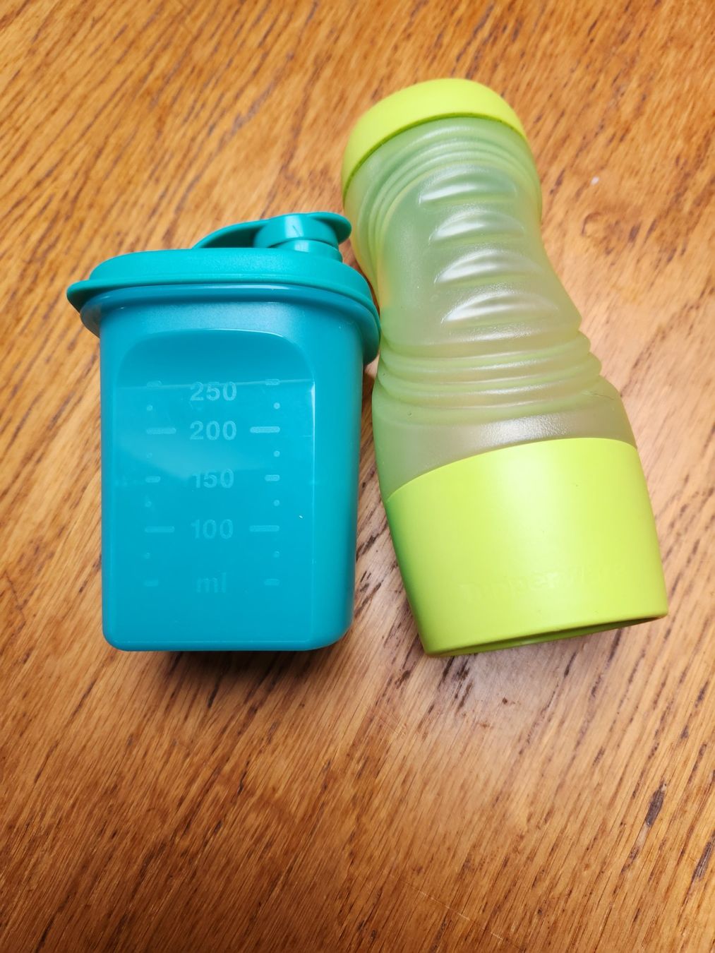 Tupperware Contenitori & Simili: Tupperware  kleiner Slim Krug mit Massen – Usato da Gstaad venduto da Meiel2020 8