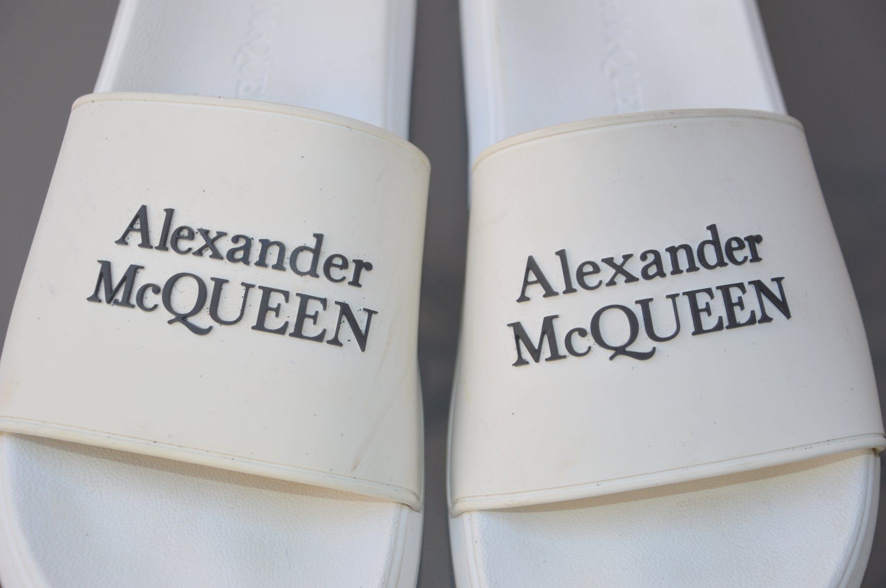 Alexander Mcqueen Scarpe da uomo: Alexander McQUEEN  Flip-Flops  .45.5 – Usato da Collonges venduto da arashee 1