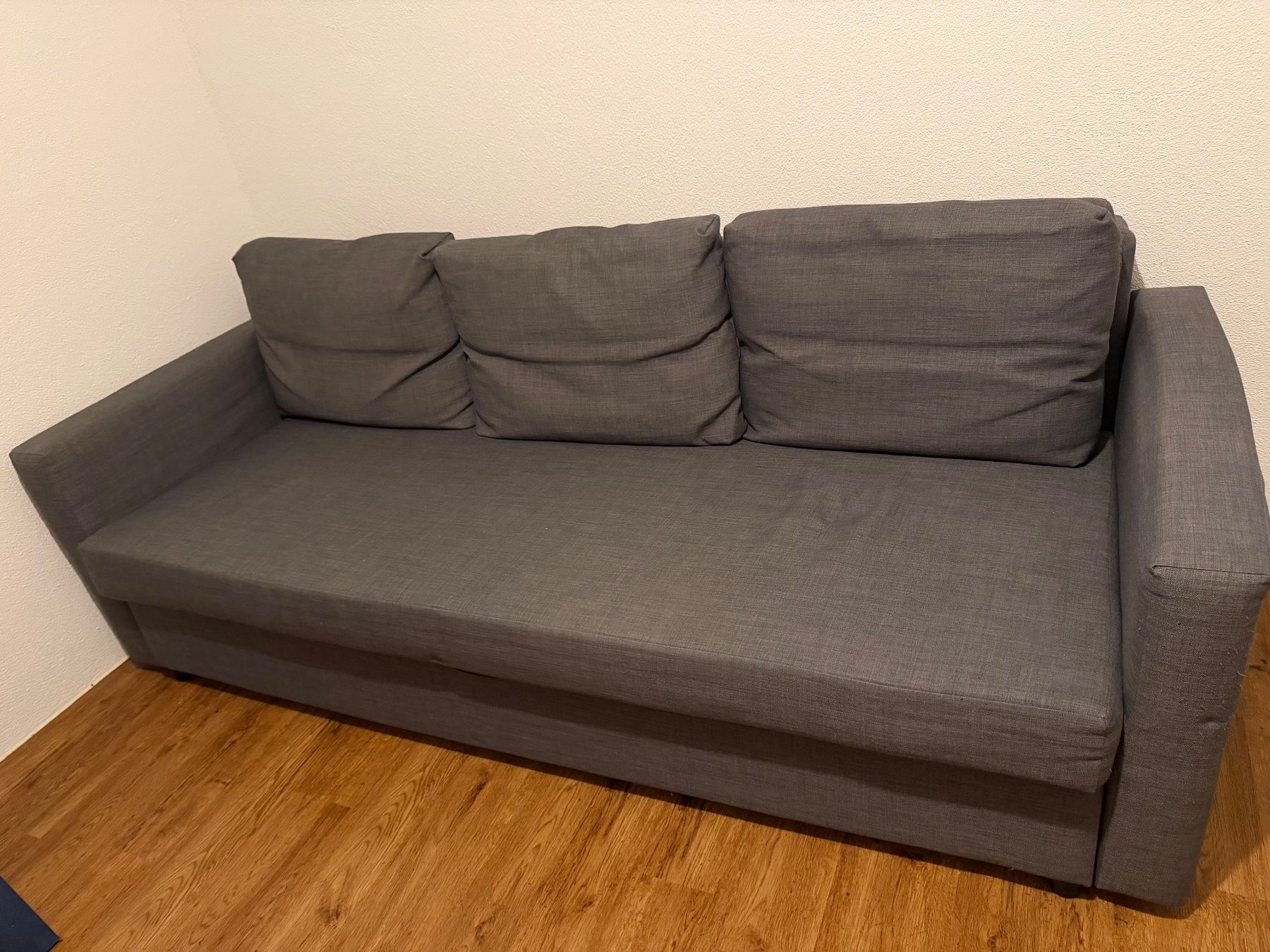 Ikea Divani: Ikea Sofa mit Bettfunktion dunkelgrau – Usato da Oberägeri venduto da kaitanja 1