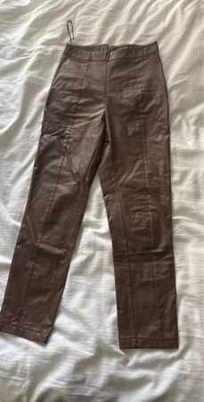 Trendige Kunstlederhose in Braun, Grösse 36 - Herbst