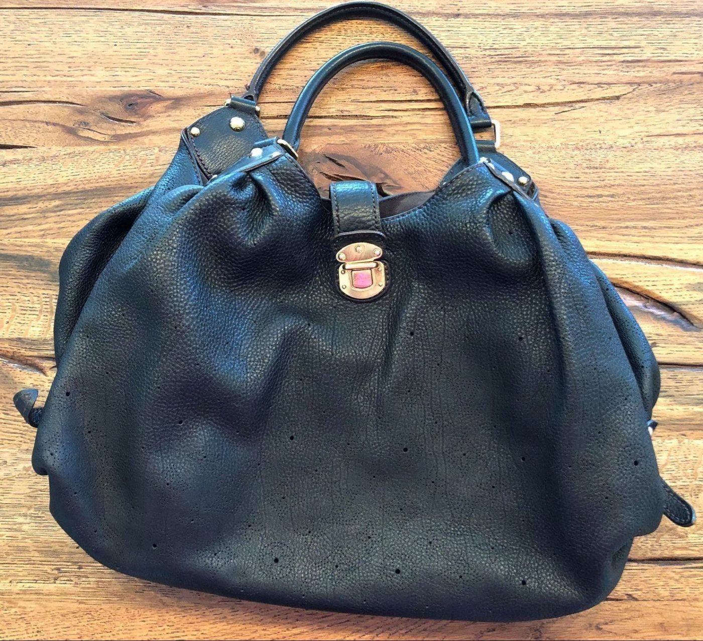 Louis Vuitton Borse da donna: Louis Vuitton Mahina L Noir – Usato da Pully venduto da Occasions-luxe.Golay 2