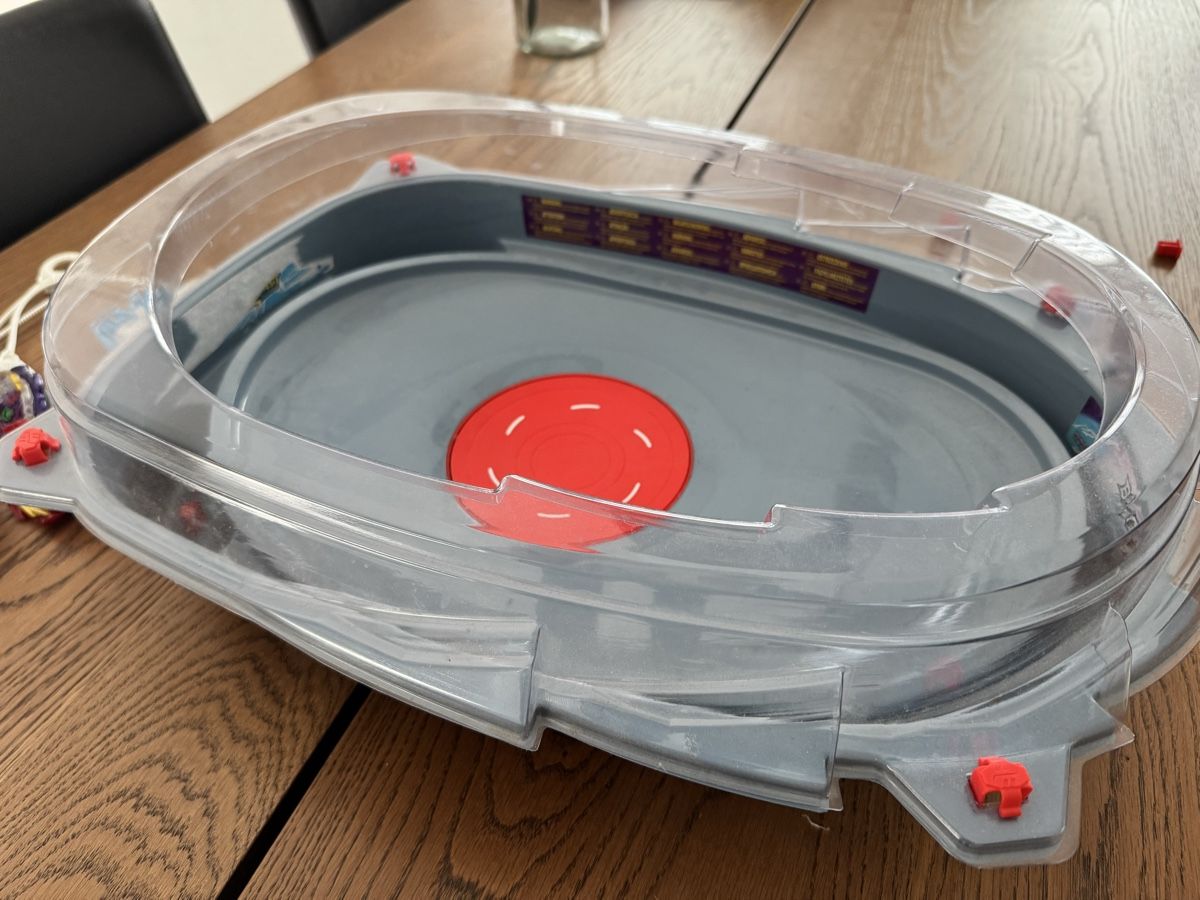 Giocattoli: Beyblade Arena – Usato da Wallenwil venduto da Mutternehmerin