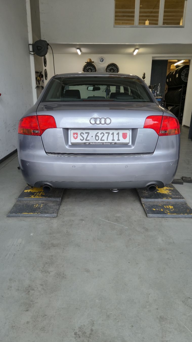 Audi Automobili: Audi A4 2.0 TFSI Quattro – Usato da Schwyz venduto da Autoteile18 3