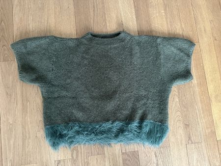 Olivegrüner  kurzärmliger Pullover, bei Nile gekauft, neu