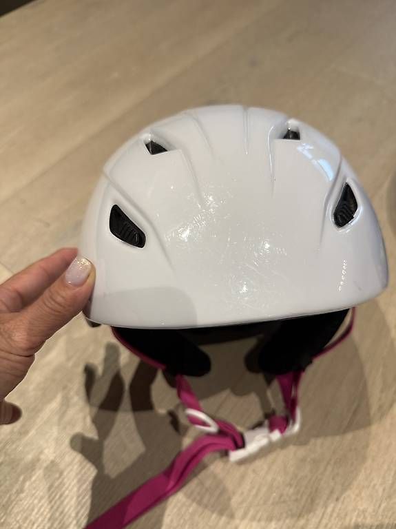 Caschi: Skihelm / Ski Helmet / Casque de Ski – Usato da Signy venduto da Bolide96
