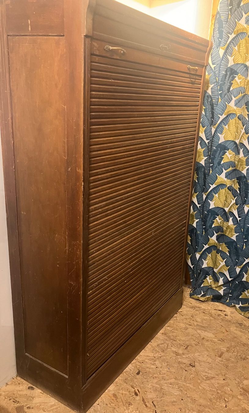 Armadi: Armoire à rideaux – Usato da Cressier NE venduto da rockpat 2