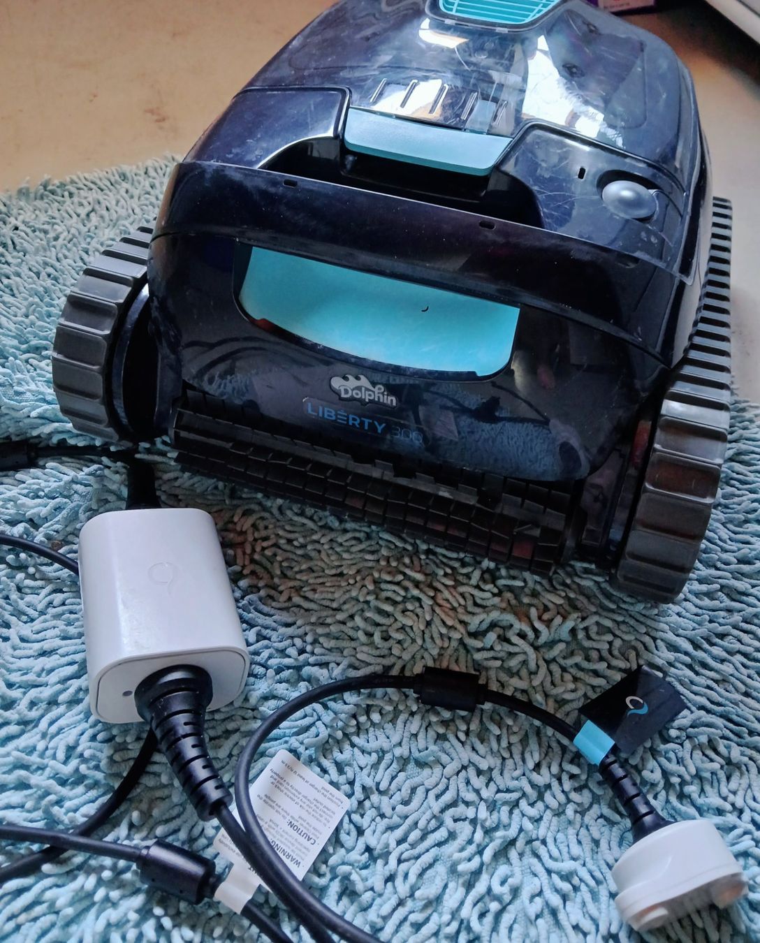Dolphin Schwimmbad-Zubehör: Poolroboter Dolphin Liberty 300 – Neu (gemäss Beschreibung) aus Mogelsberg von 5903394rb