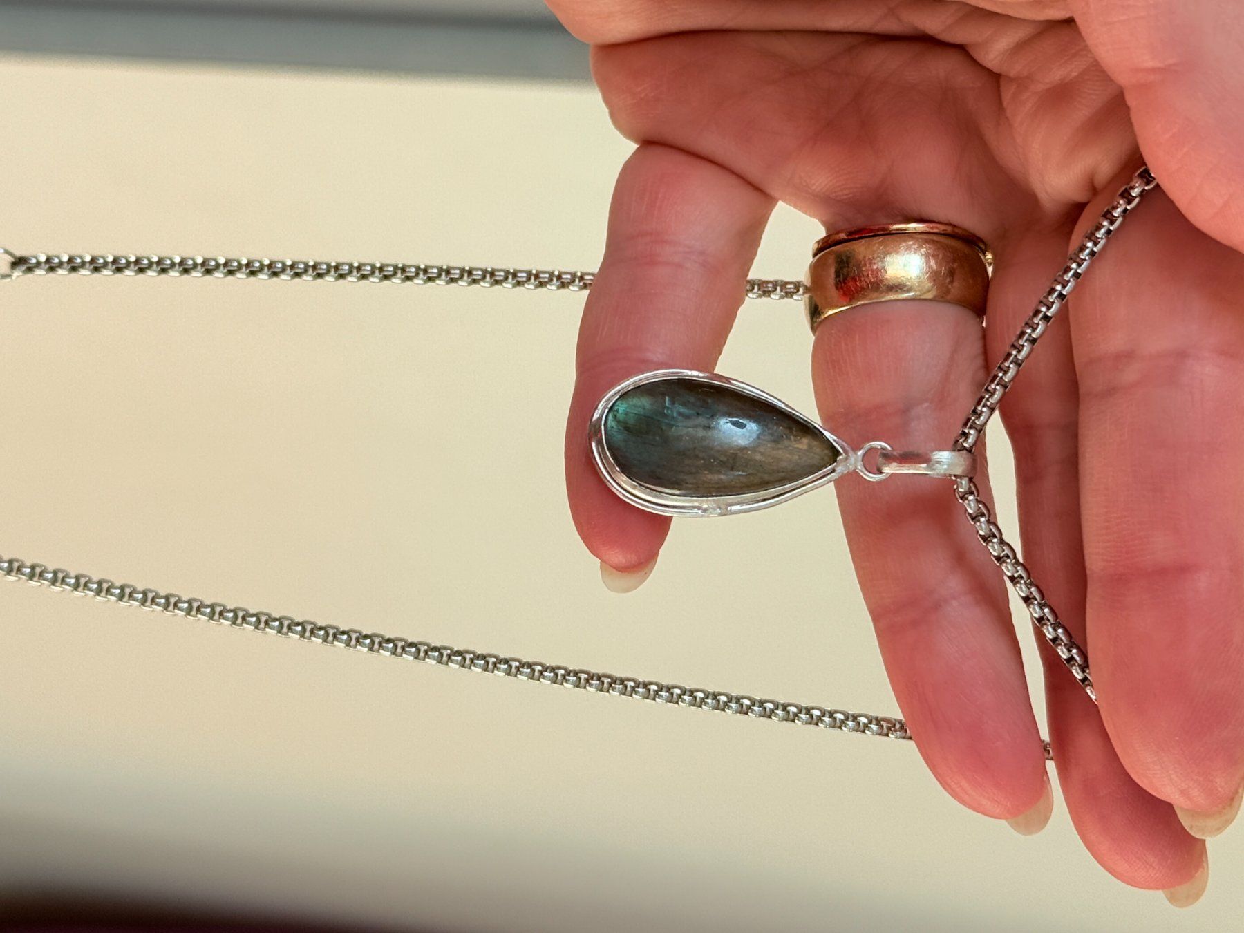 Catenine: Collier avec pendentif en labradorite naturelle – Nuovo e nell'imballaggio originale da Genève venduto da AGBERG 5