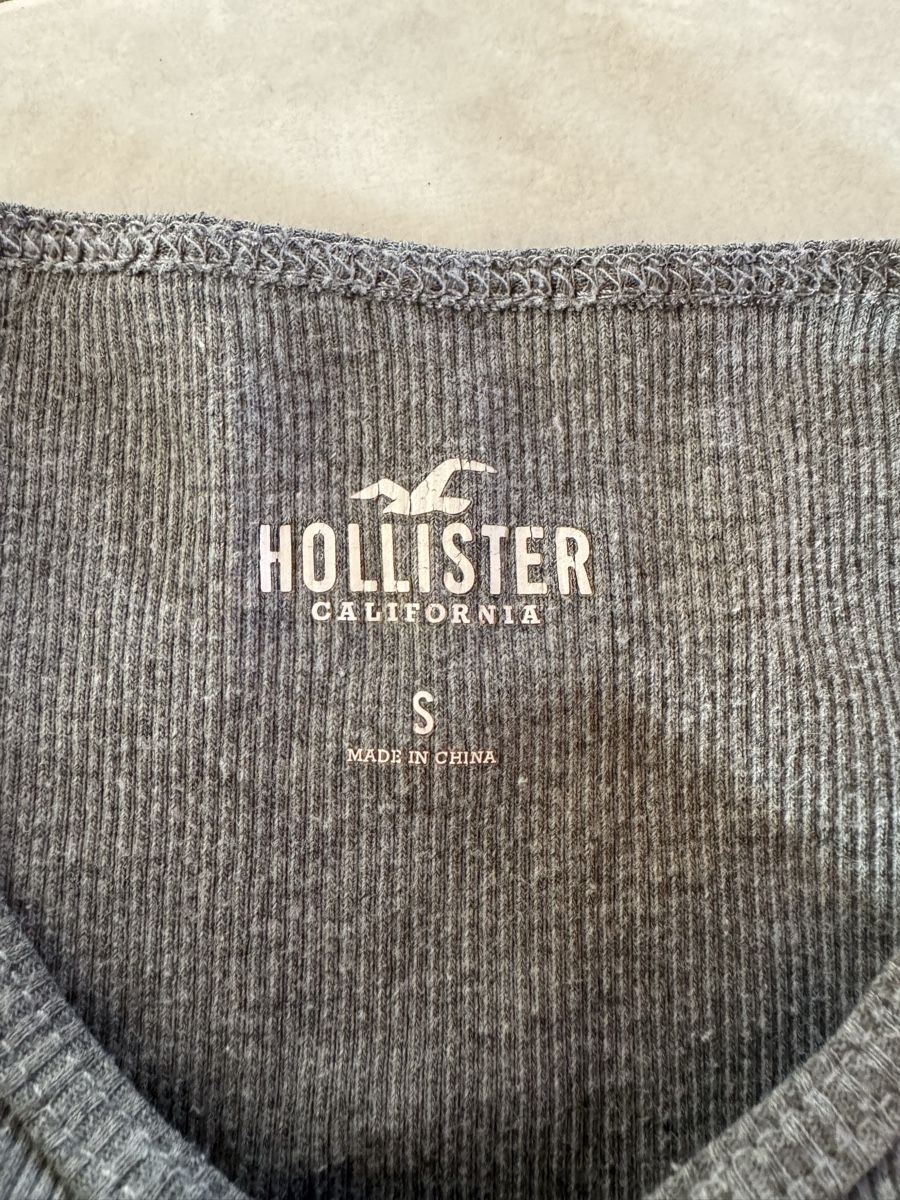 Hollister Tops: Hollister Top, Graues Tanktop – Gebraucht aus Hergiswil NW von kaufe_bei_kaufmann 2