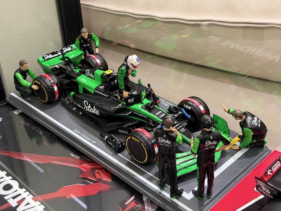 Figuren: Formel 1 Figuren Set Pitcrew Sauber Stake – Neu und originalverpackt aus Wetzikon ZH von tuningschmiede 1