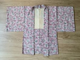 Traditioneller japanischer Haori (Kimono) Kobanachirashi