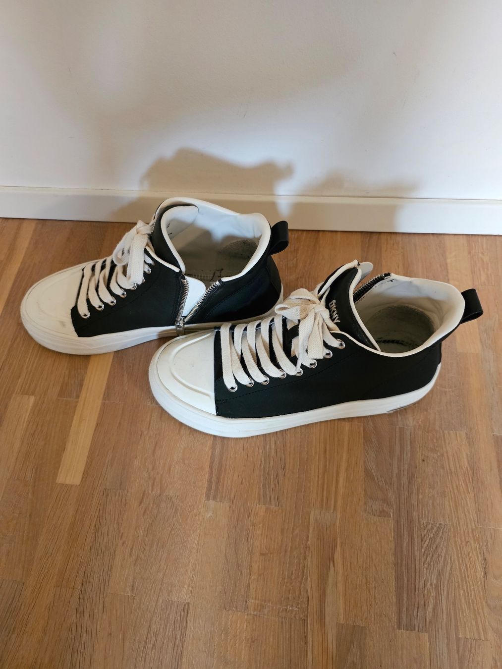 DKNY Scarpe da donna: SNEAKER DKNY – Usato da Thun venduto da surfbeach 1