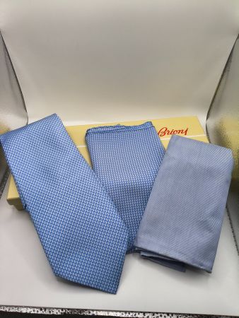 Brioni (100% silk) tie and matching pocket square set