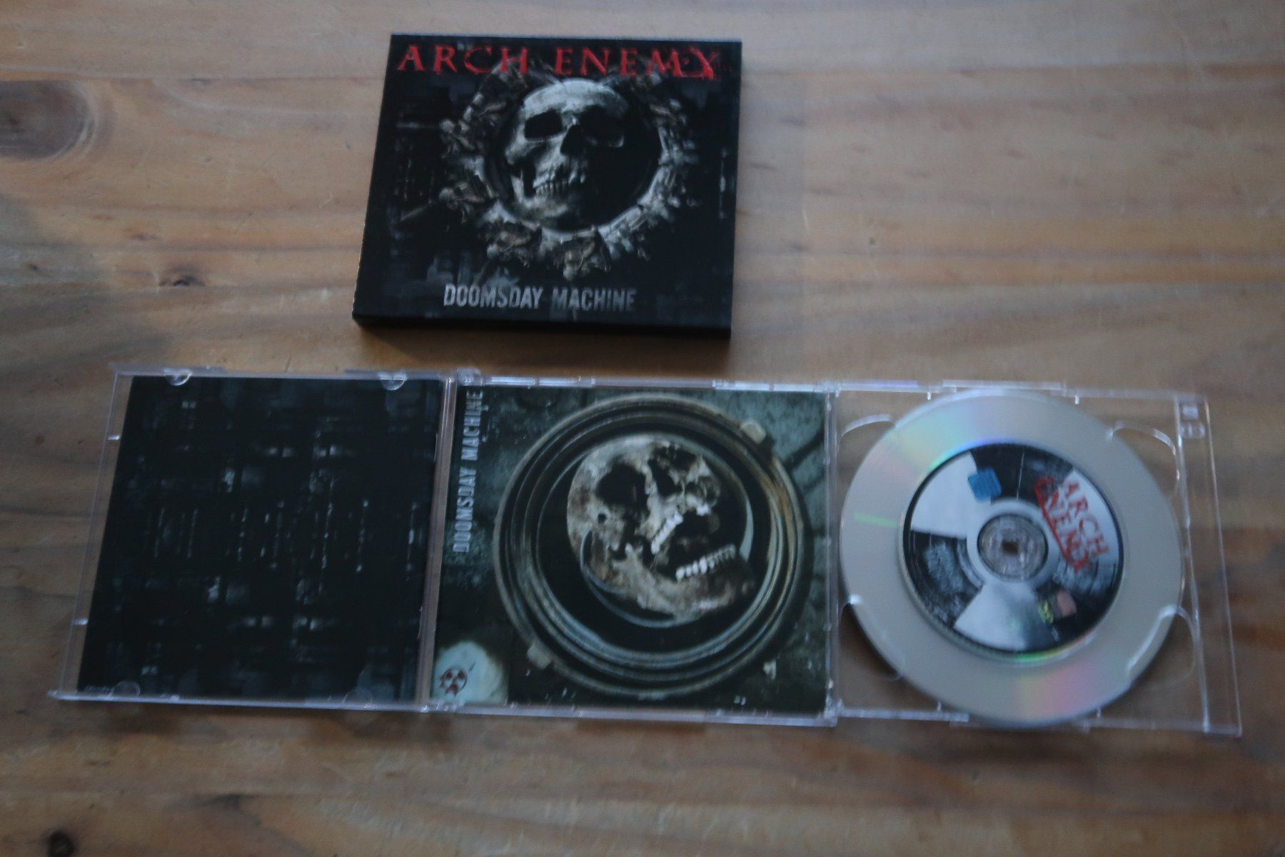 CDs: ARCH ENEMY - DOOMSDAY MACHINE - CD + DVD – Gebraucht aus Basel von Patiscat 7