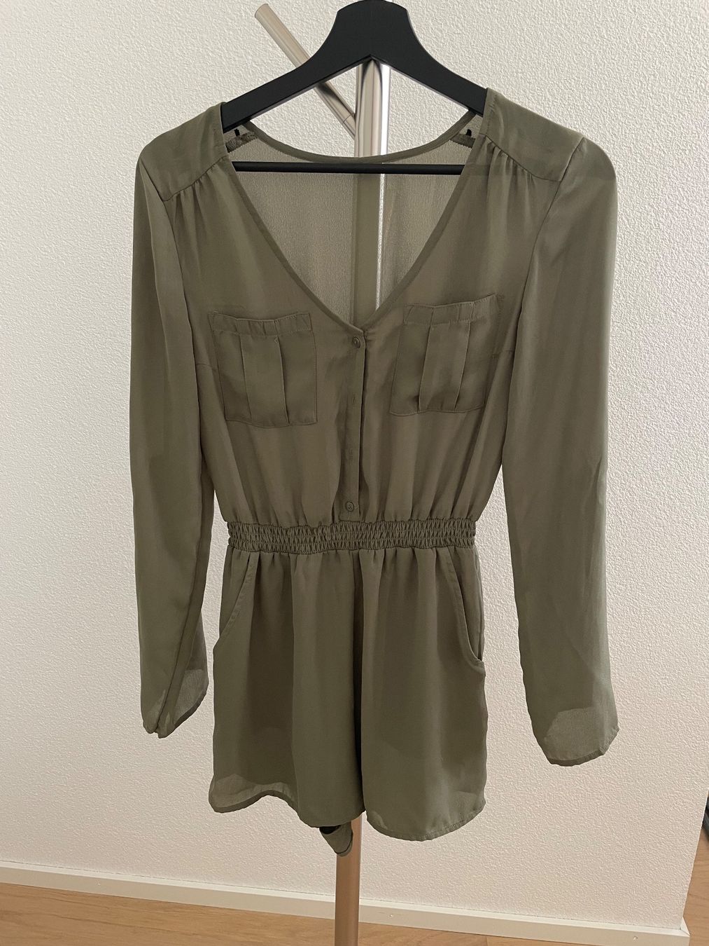 H&M Tute: H&M Playsuit – Usato da Selzach venduto da iagiag98