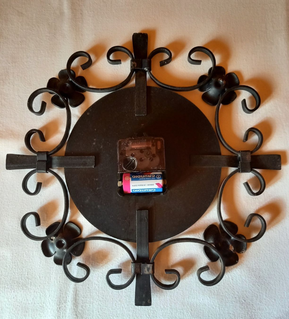 Orologi: Schmiedeeiserne Wanduhr; alt – Usato da Marbach LU venduto da Ilrebo 8