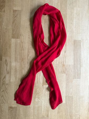 Eleganter roter Foulard - in sehr gutem Zustand
