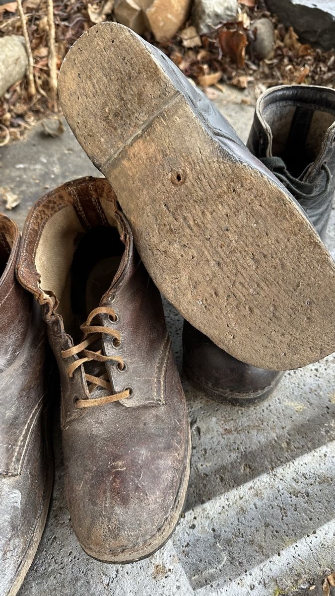 Scarpe da uomo: Deko: Antike Holzschuhe / Leder – Usato da Münsingen venduto da suxli 1
